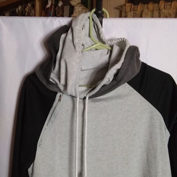 Hoodie    - Picture 4 of 9